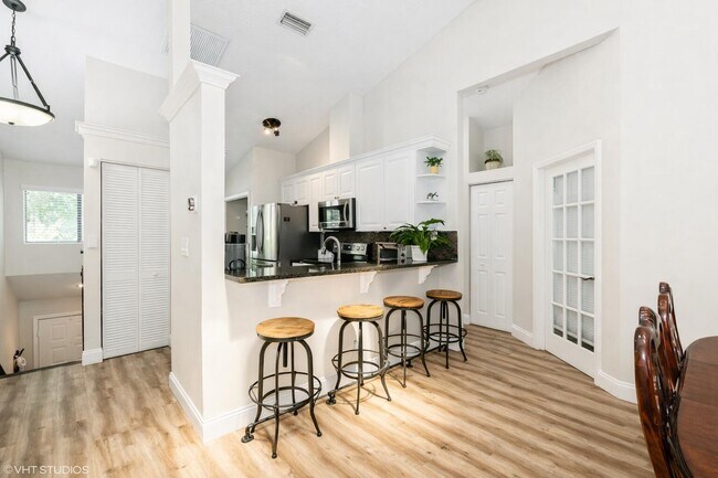 Photo - 805 Harbour Pointe Way Unit 805