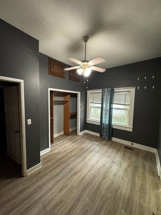 Photo - 202 Church Ave SE