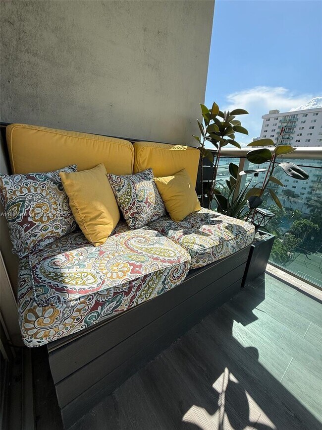 Photo - 19370 Collins Ave Unit 912