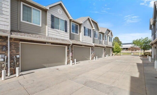 Beautiful Lake Oasis with 3 Bedrooms and 3 Bathrooms!