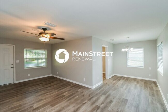 Photo - 3 Bedroom Pet-Friendly Home in JACKSONVILLE, FL with Main Street Renewal
