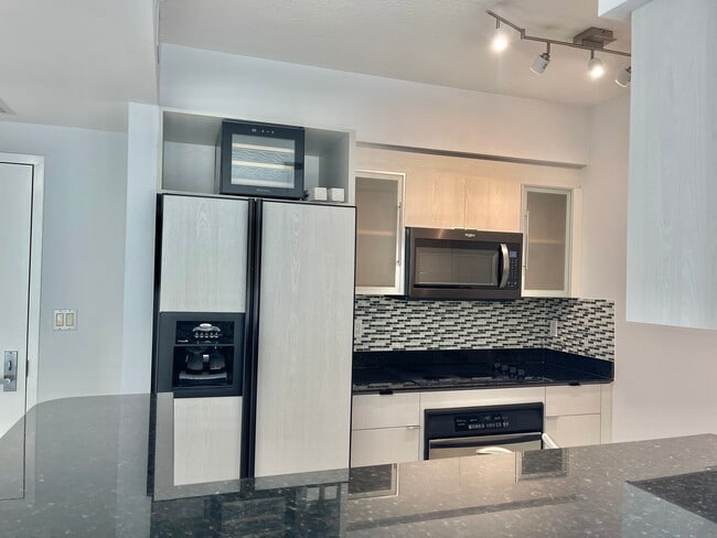 Photo - 335 S Biscayne Blvd Unidad 2204