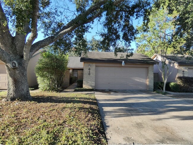 Photo - 610 Golfview Dr