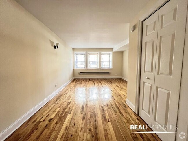 Building Photo - 0 bedroom in CHICAGO IL 60610 Unit 100 Rental