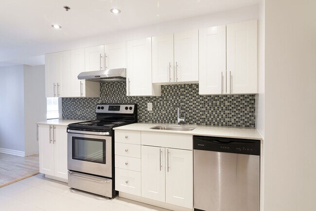 Building Photo - 3435 Rue Drummond Unit 0011B