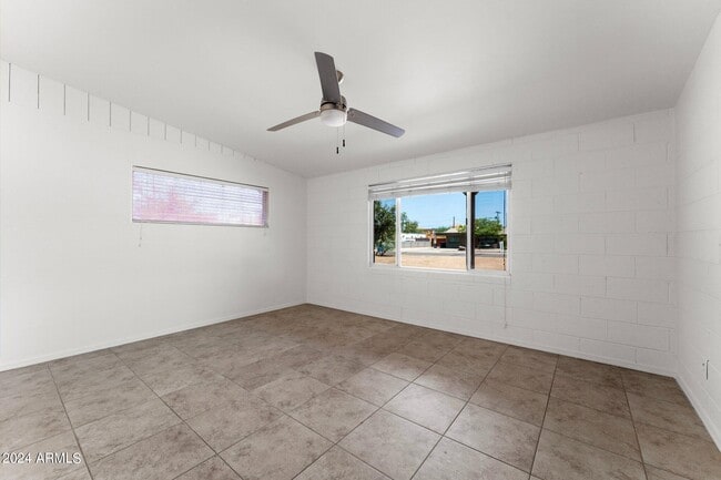 Photo - 3329 E Greenway Ln