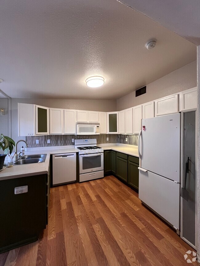 Building Photo - 1714 Dolores St Rental