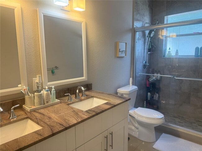 Photo - 798 NE 43rd St