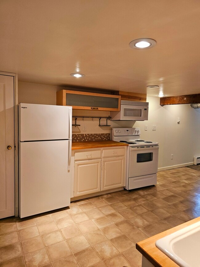 Photo - 309 NE Graham St Unit B