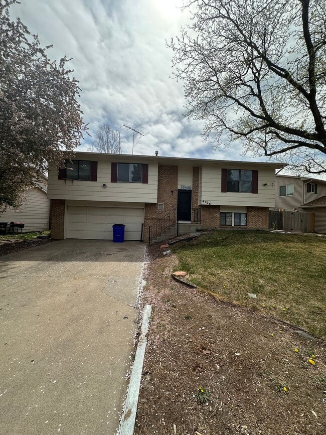 Building Photo - Lovely 4 bedroom house avail now