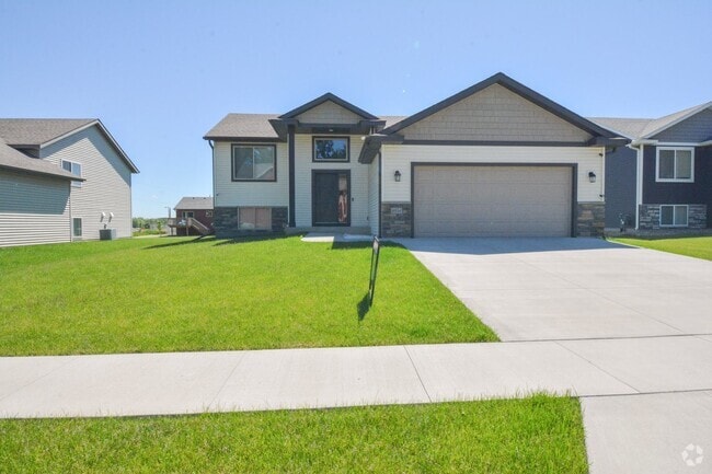 Building Photo - Beautiful and Spacious 4 Bedroom 3 Bath Av... Rental