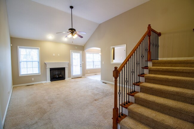 Photo - Fresh and Clean 3/2 with BONUS room and fenced yard.  Go.