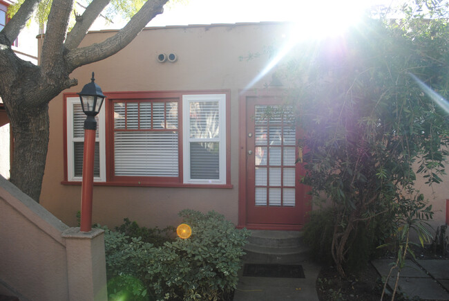 Front of bungalow - 924 Marco Pl Apartment Unit 924 Marco Place