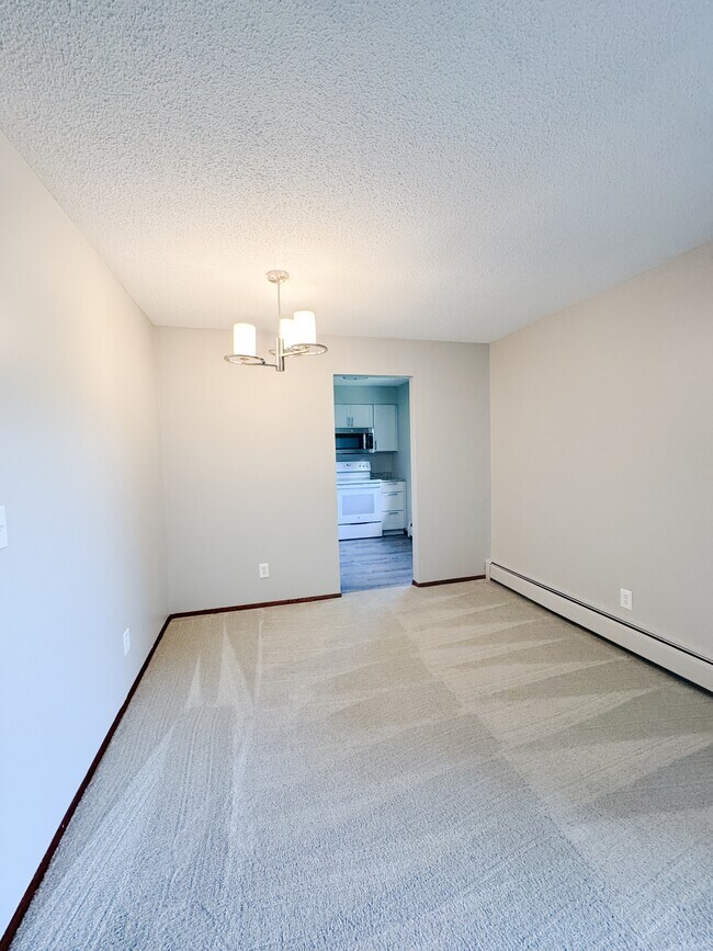 Photo - 2710 Dale St N