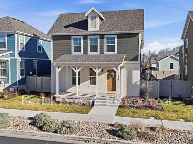 Building Photo - 979 Shoreline Dr