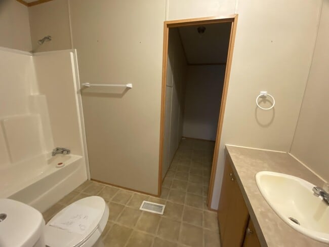 Photo - 2665 Douglas Rd