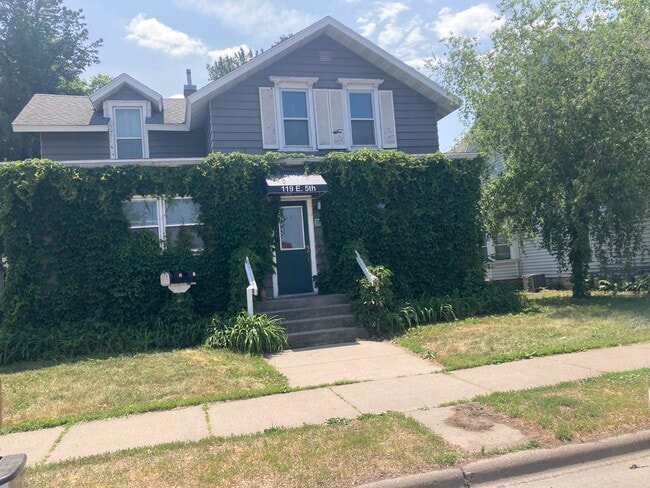 Photo - 119 E 5th St