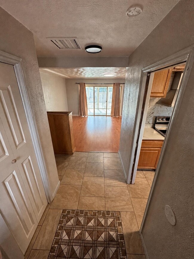 Photo - 1205 Valencia Dr NE