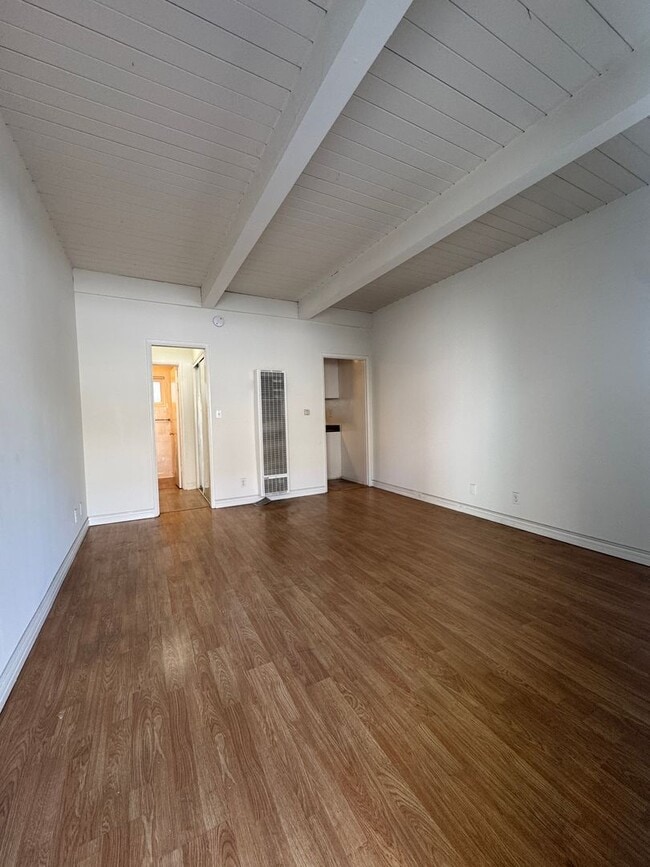 Photo - 3730 Clarington Ave