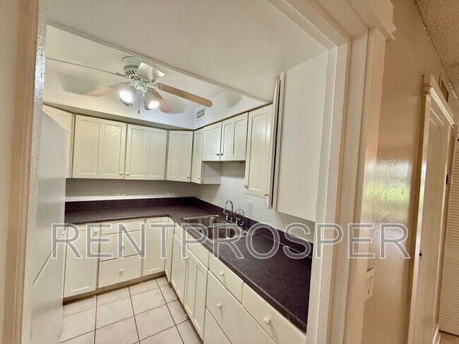 Photo - 938 Lake Destiny Rd Unit B