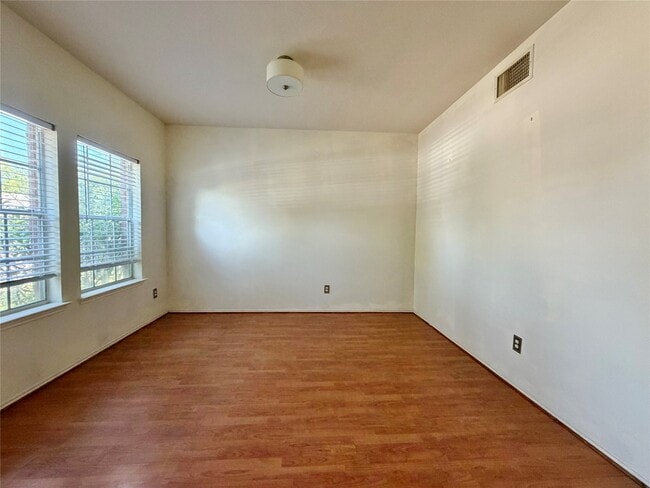 Photo - 2305 Ames St