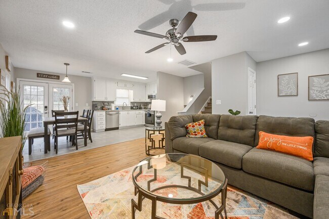 25 Jennifer Ln