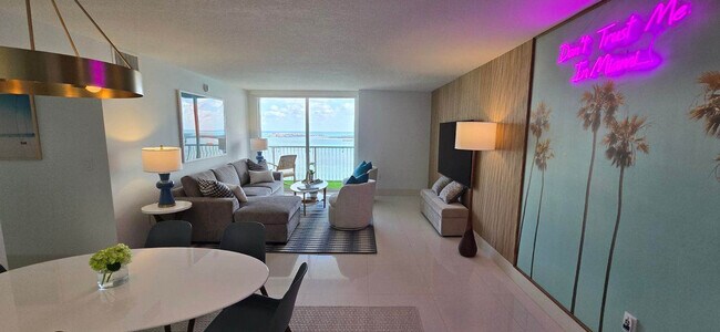 Photo - 1 SE 12th St Unit FL39-ID1372314P