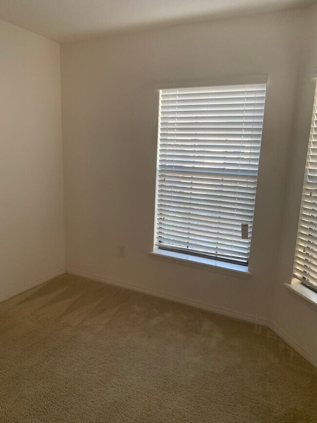 Photo - 5725 Lacar Way