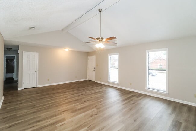 Photo - 3925 Birchshade Cove