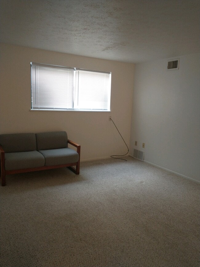 Building Photo - 216 Moore Rd Unit 2G