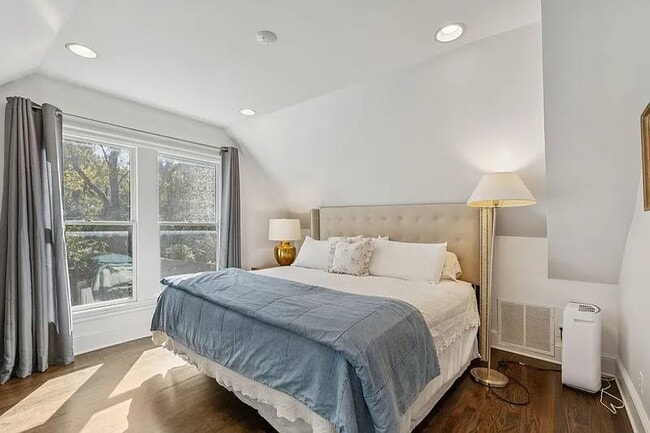 Photo - 2020 Lakeland Dr