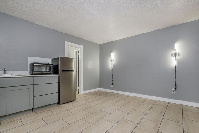 Photo - La Luna Luxury Suites Unit 620 W Amarillo Blvd #01