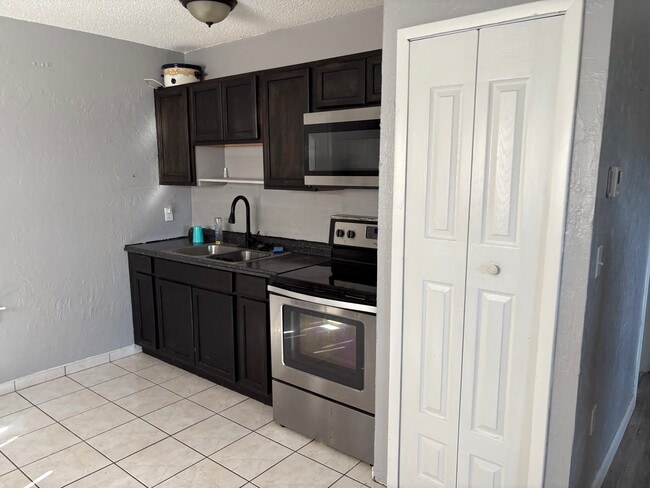 Photo - 440 Las Palmas Cir