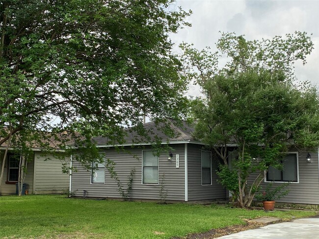 Building Photo - 1305 Zuber Dr Rental
