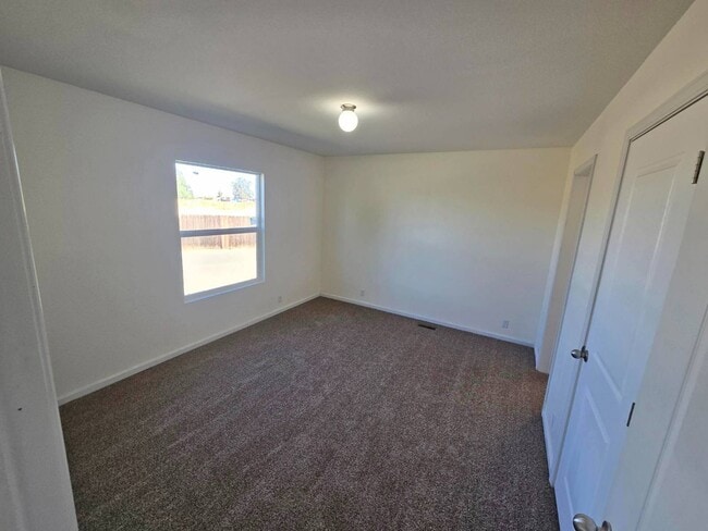 Photo - 590 E Kinney St