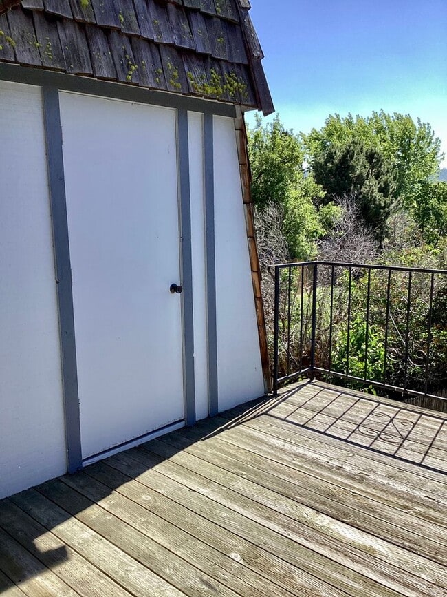 Photo - Cute 2 bed 1 bath apartment in nice neighb...