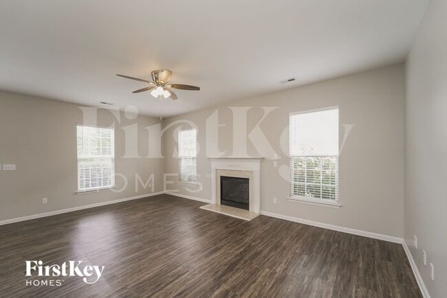 Photo - 5525 Rogers Rd