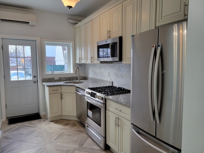 Kitchen - 8540 102nd St Unit 1