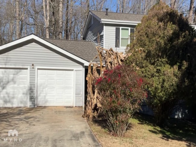 Building Photo - 2870 Woodhollow Ln