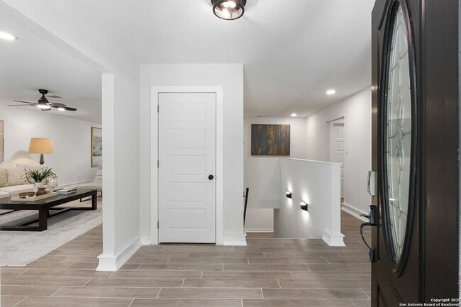 Photo - 123 E Brandon