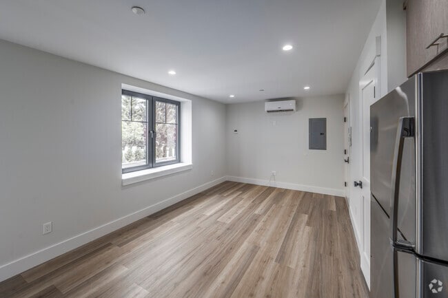 1BR, 1BA - 650SF - Living Room