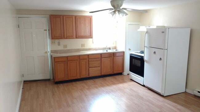 Building Photo - S Main St Marysville Unit Apt F