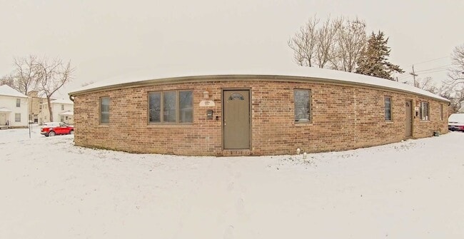 Building Photo - Pet Friendly + Washer & Dryer Included + Off-Street Parking! Available August 1st!