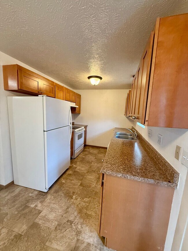 Photo - 4905 - York Duplex Unit 1