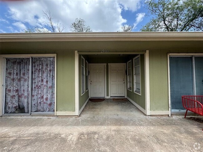 Building Photo - 2900 Lovell Dr Rental
