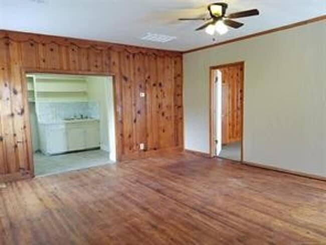 Building Photo - 325 W Shawnee St Unit B Rental