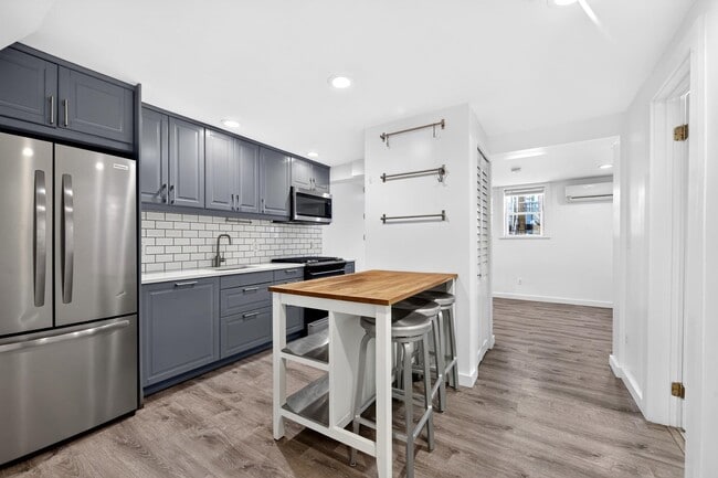Building Photo - 342 1st St