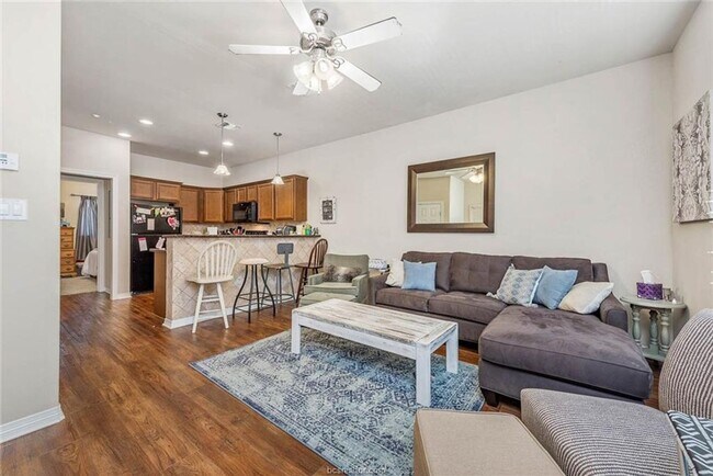 Photo - SUBLEASE Aug 11 2025 in Lakeridge Townhomes!