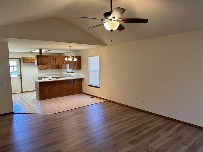 Photo - 863 S Hickory Ln
