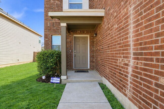 Photo - Spacious 4-Bedroom Home with Flexible Floor Plan in Growing West San Antonio